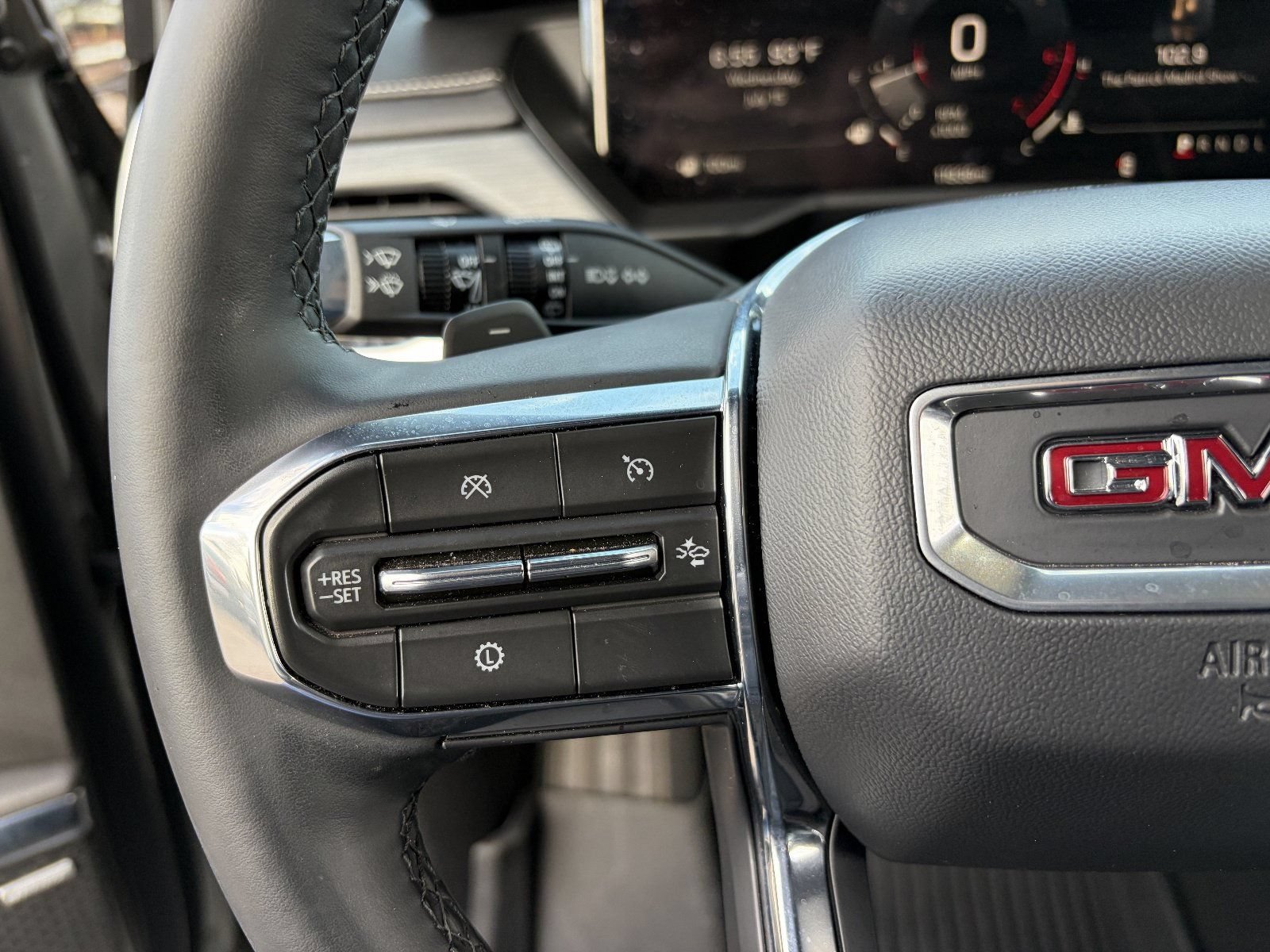 Certified 2025 GMC Acadia Elevation w/ Elevation Premium Package FWD image 25
