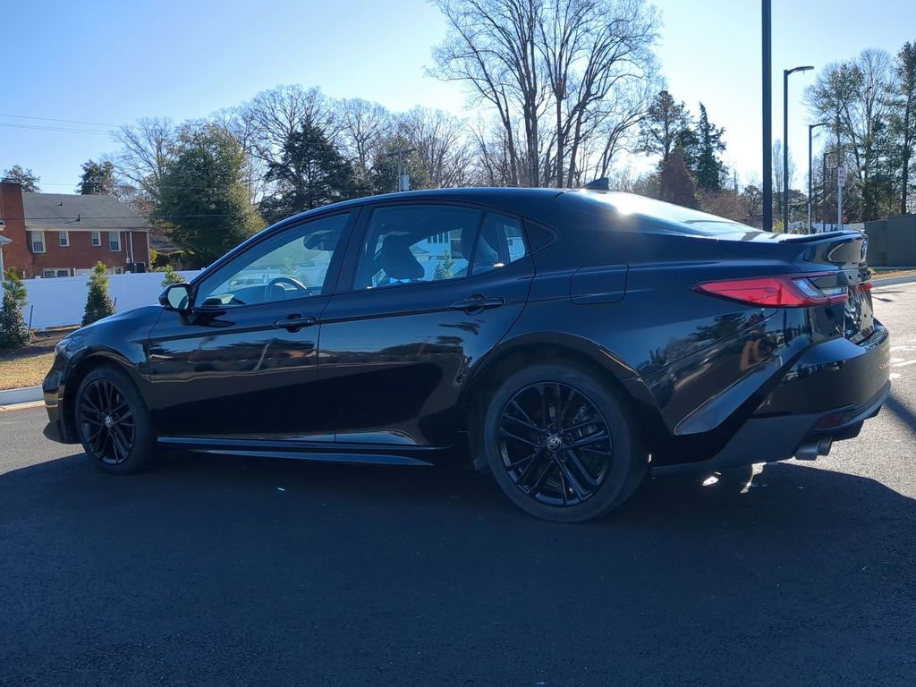 Used 2025 Toyota Camry SE image 6