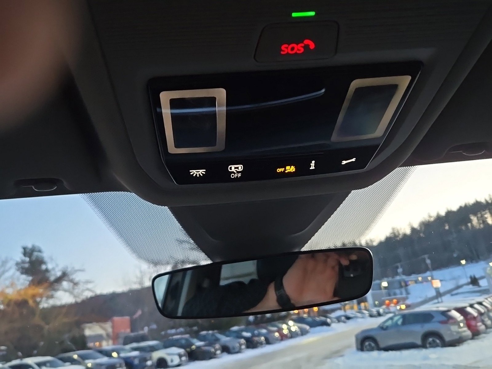 Used 2024 Volkswagen Atlas SE image 18