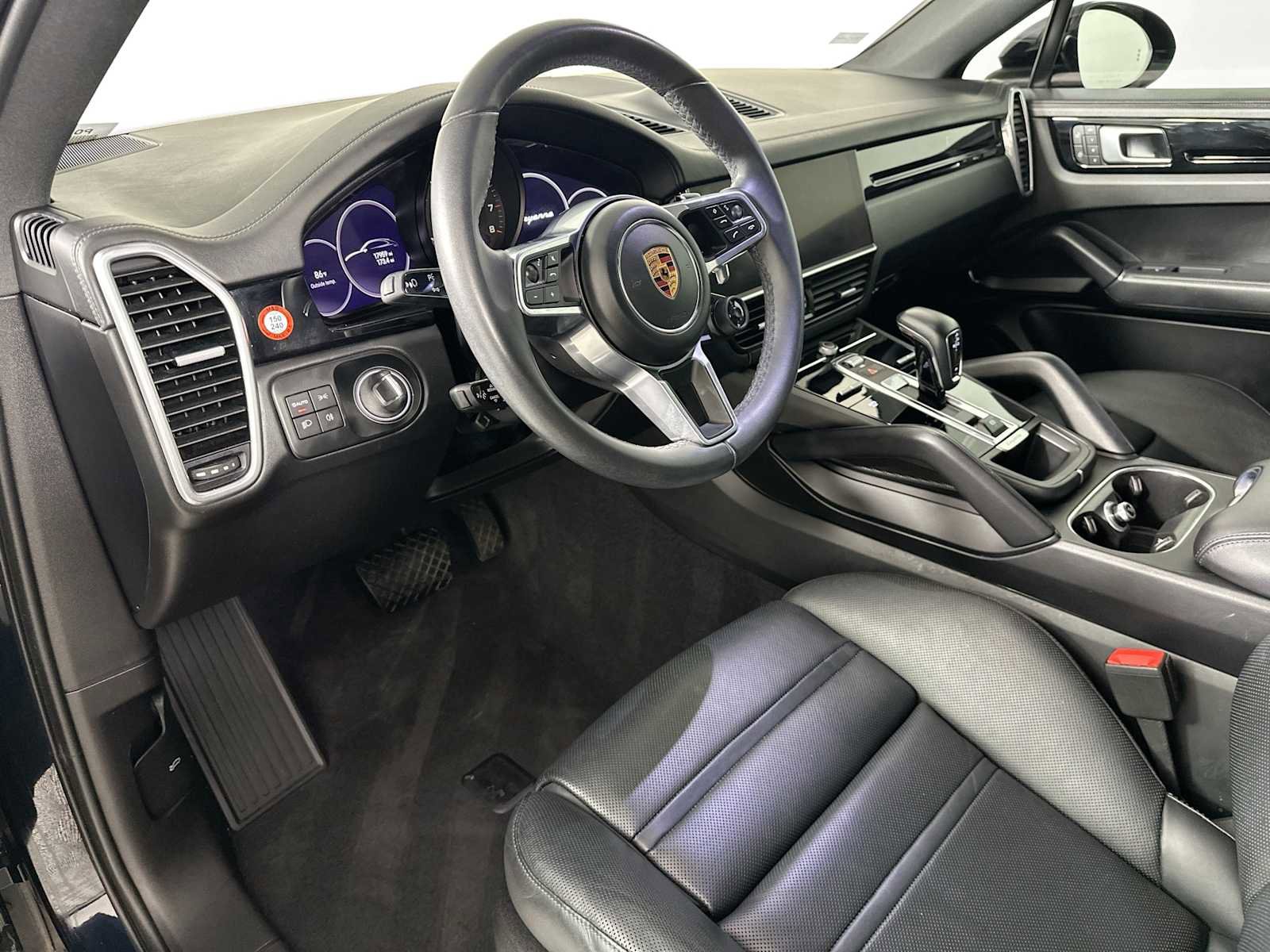 Certified 2022 Porsche Cayenne Platinum Edition image 4