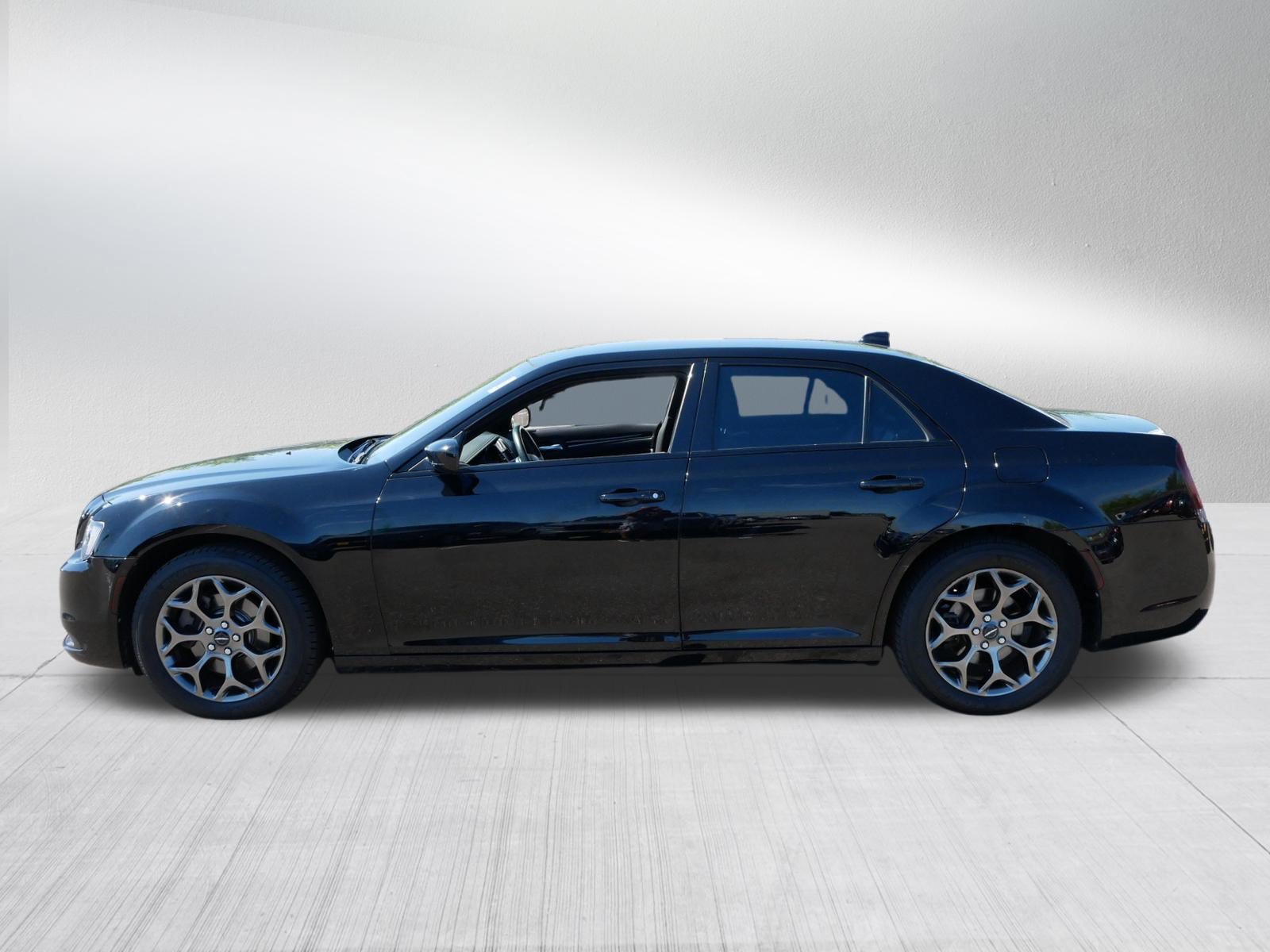 Used 2017 Chrysler 300 S AWD/4WD image 4