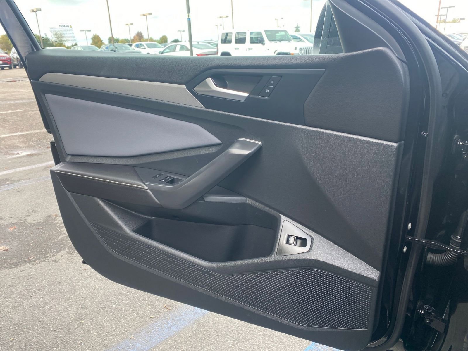 Used 2025 Volkswagen Jetta SE image 20