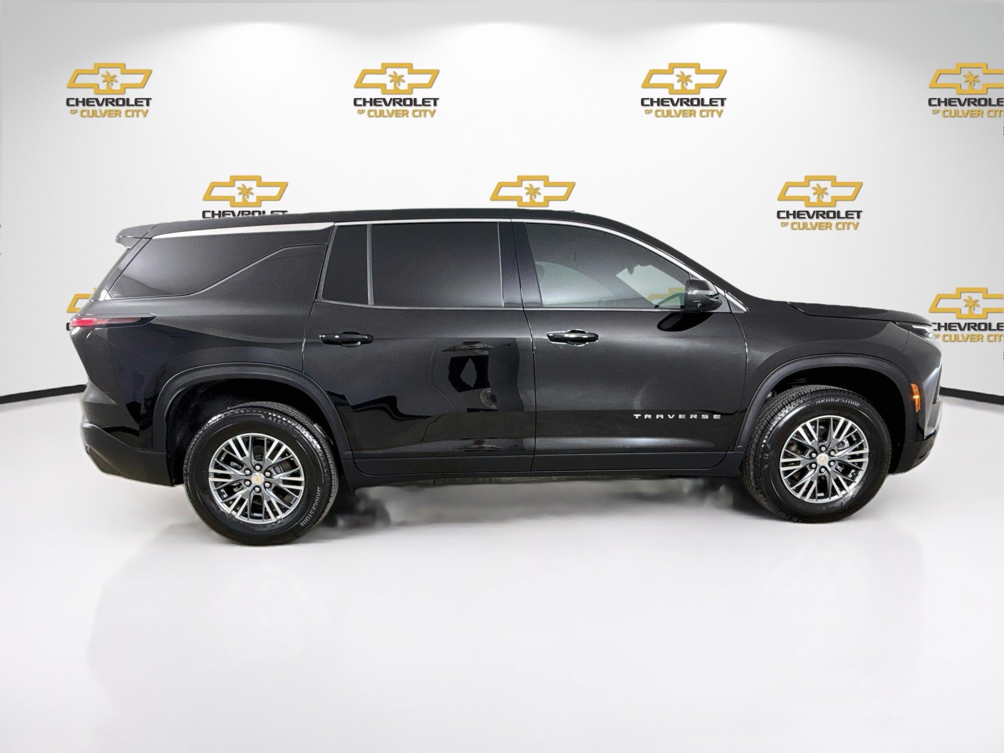 Used 2024 Chevrolet Traverse LS FWD image 9
