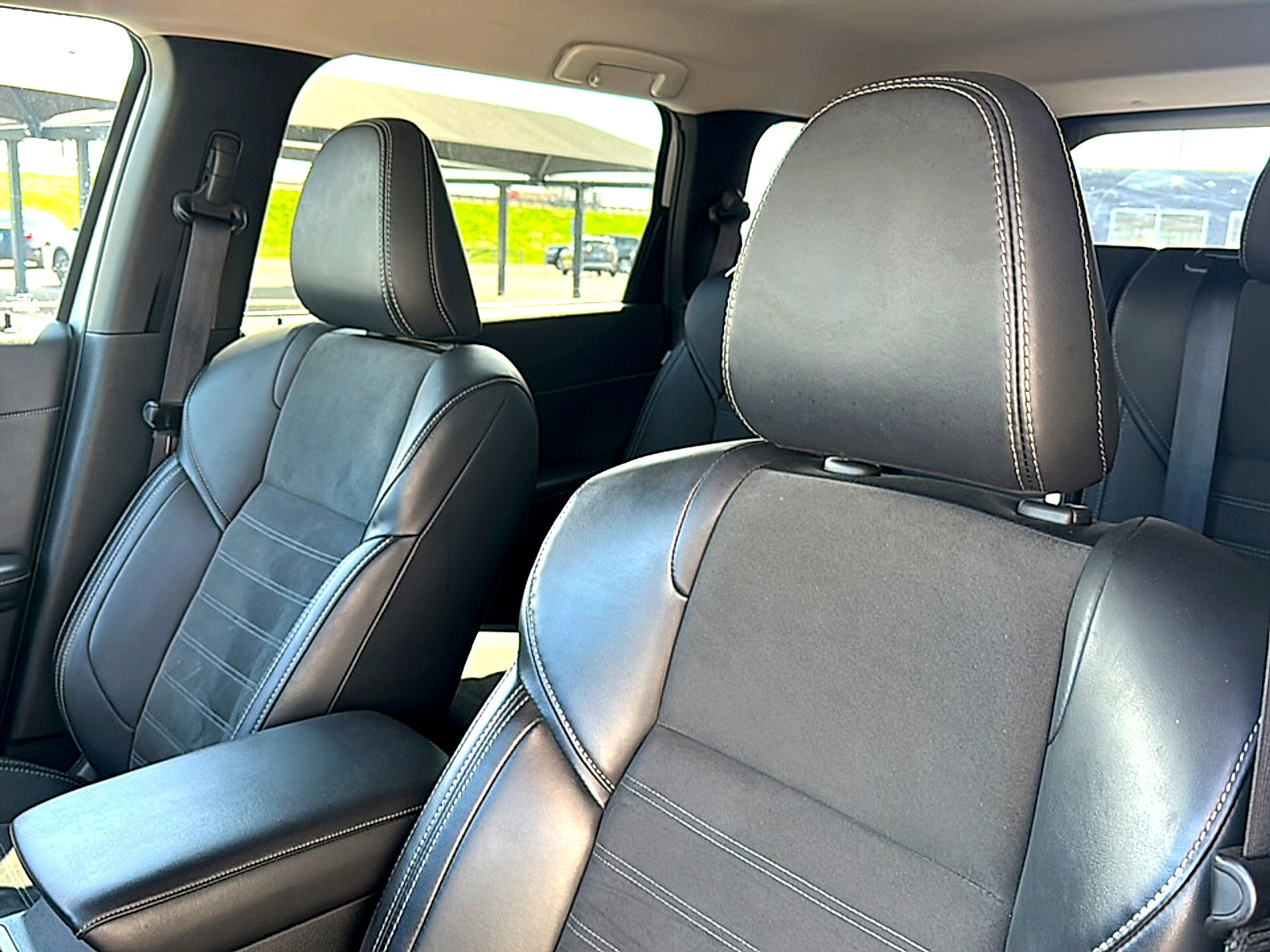 Used 2024 Mitsubishi Outlander SE image 14