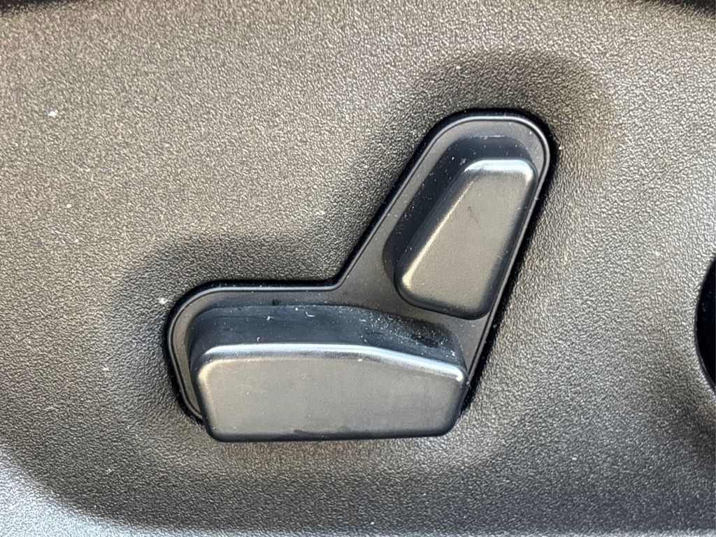 Used 2016 Jeep Renegade Limited image 33