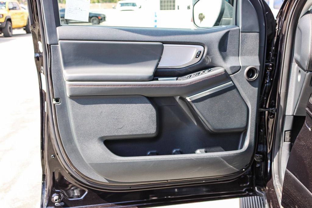 Used 2025 Ford Expedition Active AWD/4WD image 23