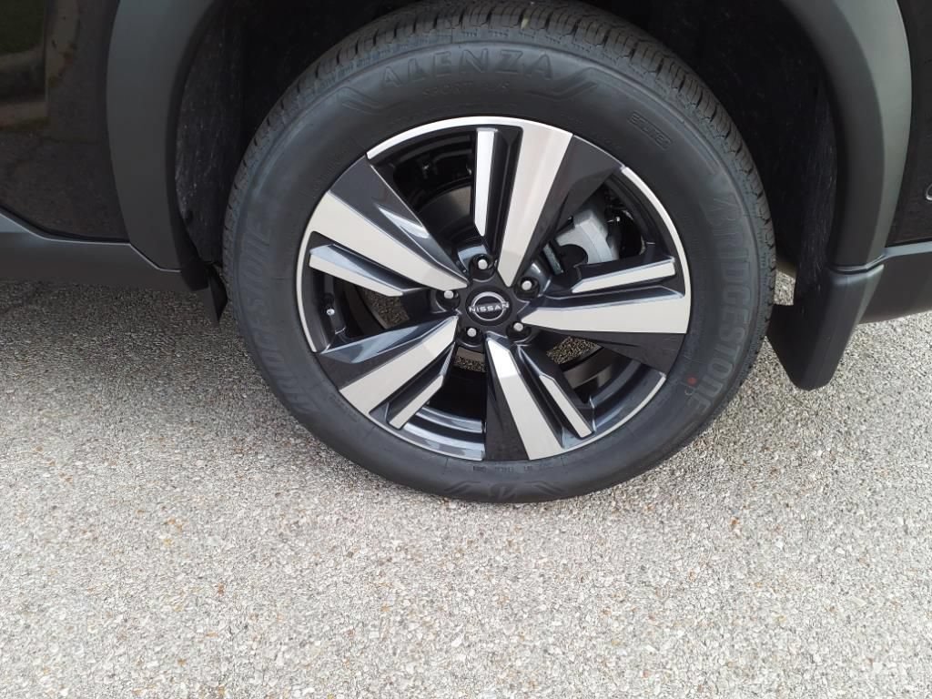 Certified 2025 Nissan Rogue SL FWD image 4