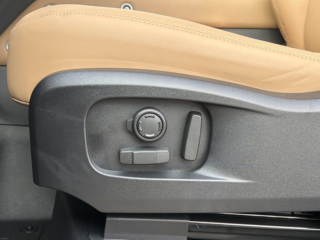 New 2026 Land Rover Defender 110 X-Dynamic SE image 20