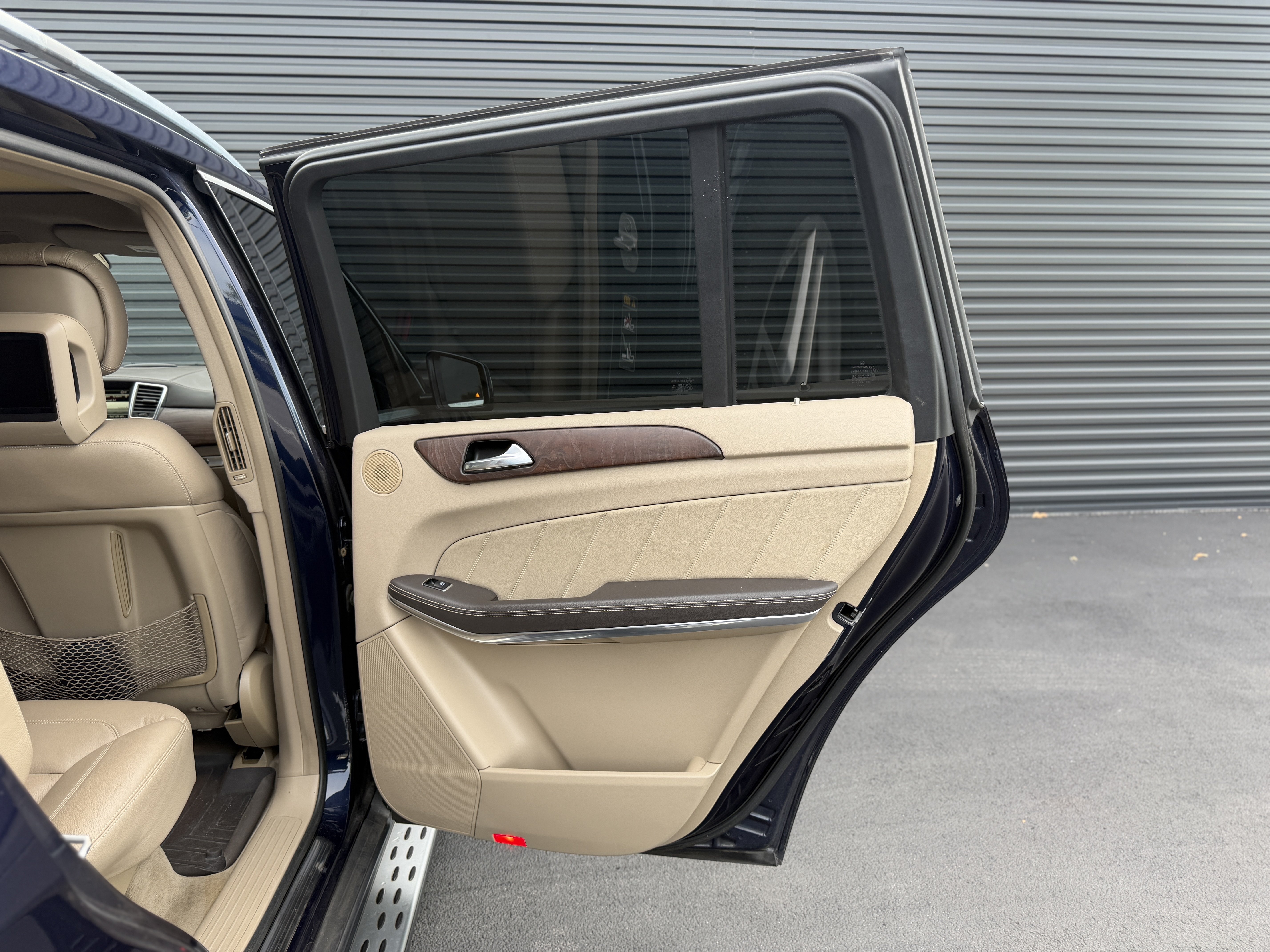 Used 2015 Mercedes-Benz GL 550 4MATIC image 27