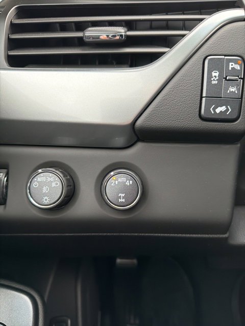 Used 2018 Chevrolet Suburban LT w/ Luxury Package image 25