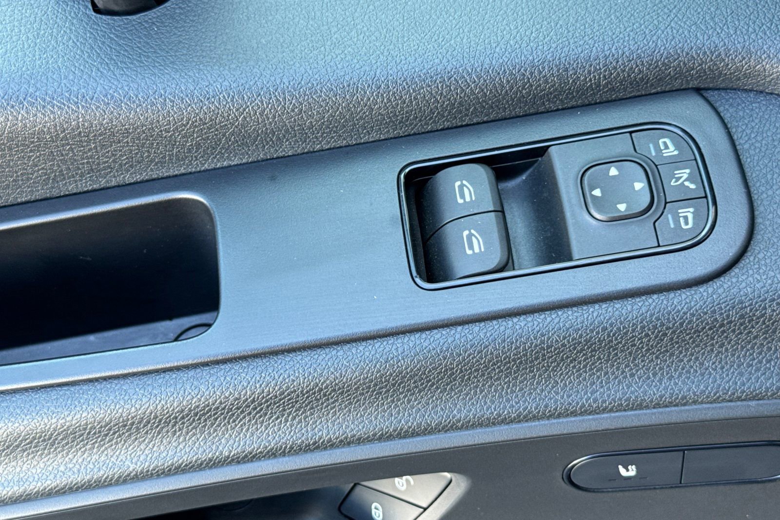 Used 2024 Mercedes-Benz Sprinter 2500 image 12