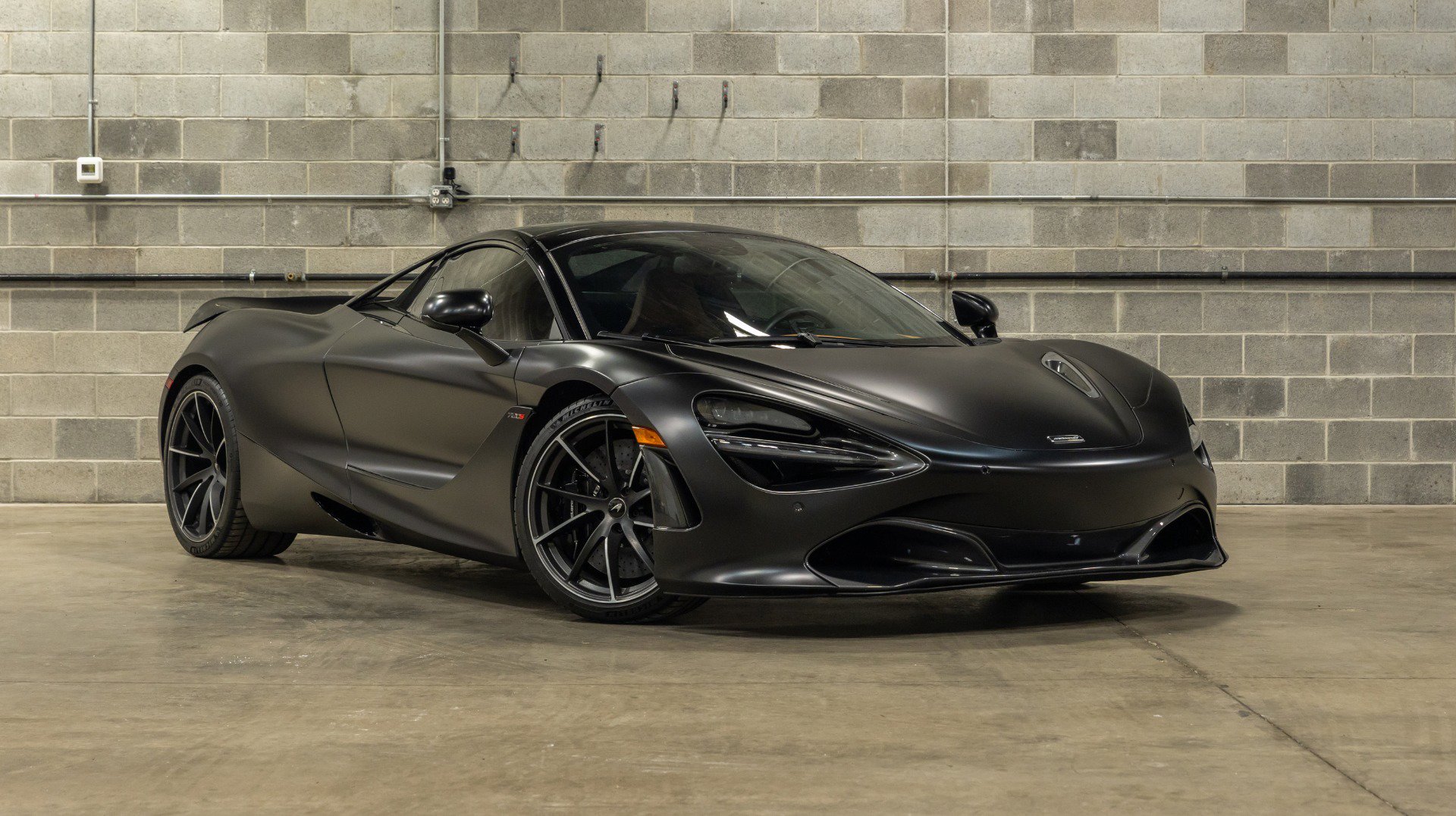 Used 2020 McLaren 720S Spider image 2