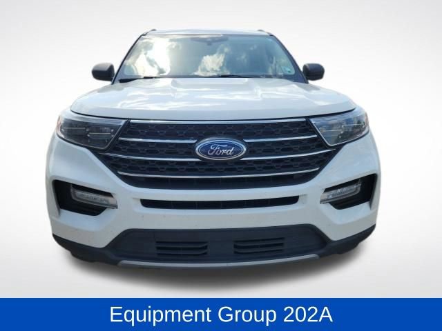 Used 2022 Ford Explorer XLT w/ Equipment Group 202A image 3