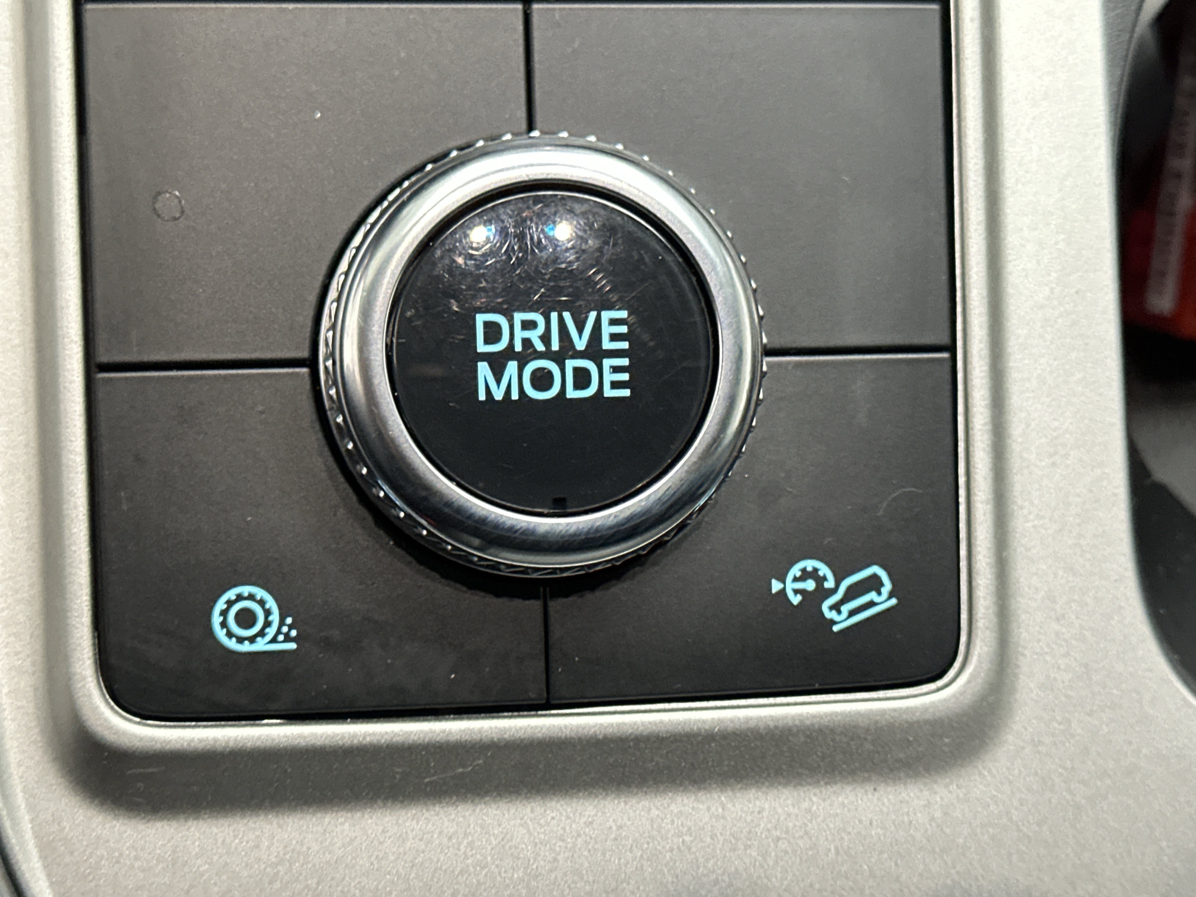 Used 2023 Ford Explorer XLT w/ Equipment Group 202A image 39