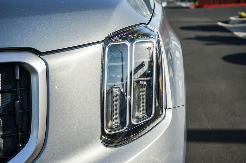Used 2023 Kia Telluride EX w/ EX Captain's Chair Package FWD image 10