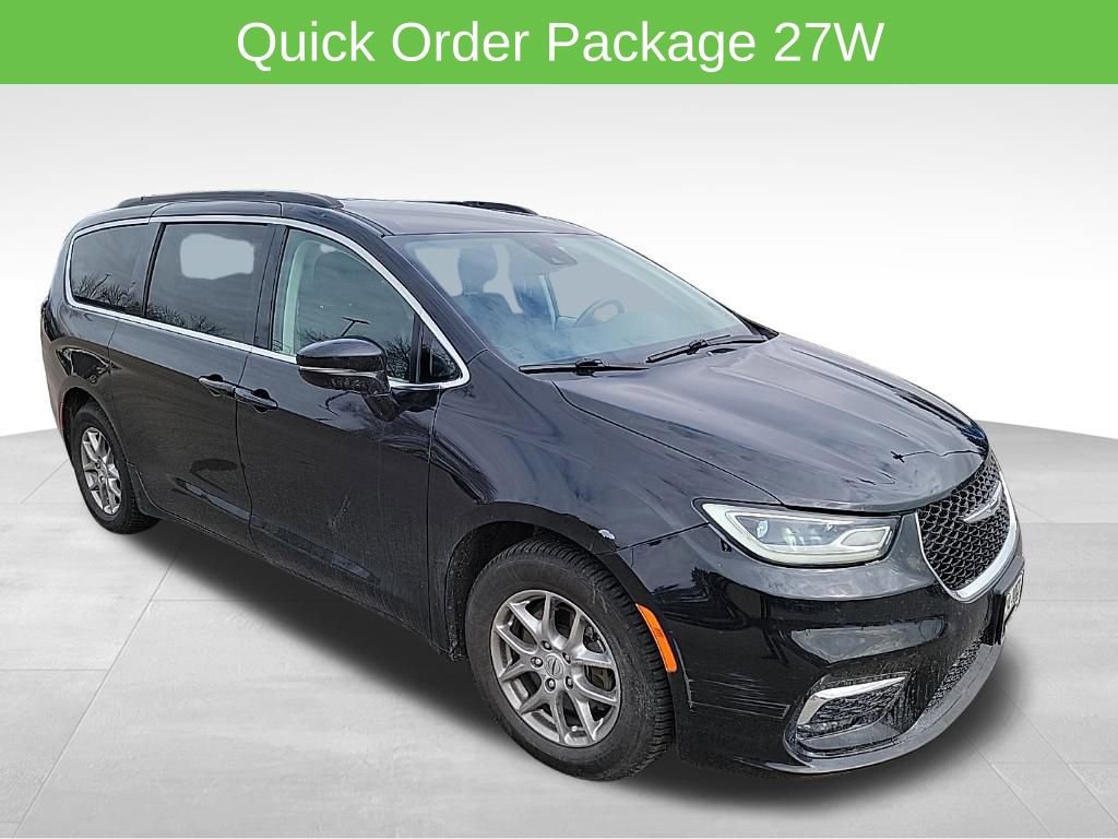 Used 2021 Chrysler Pacifica Touring w/ Cold Weather Group image 3