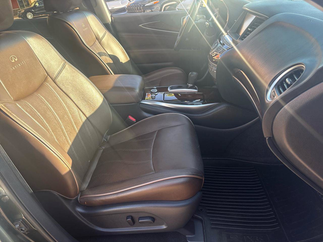 Used 2013 INFINITI JX35 AWD w/ Premium Pkg image 10