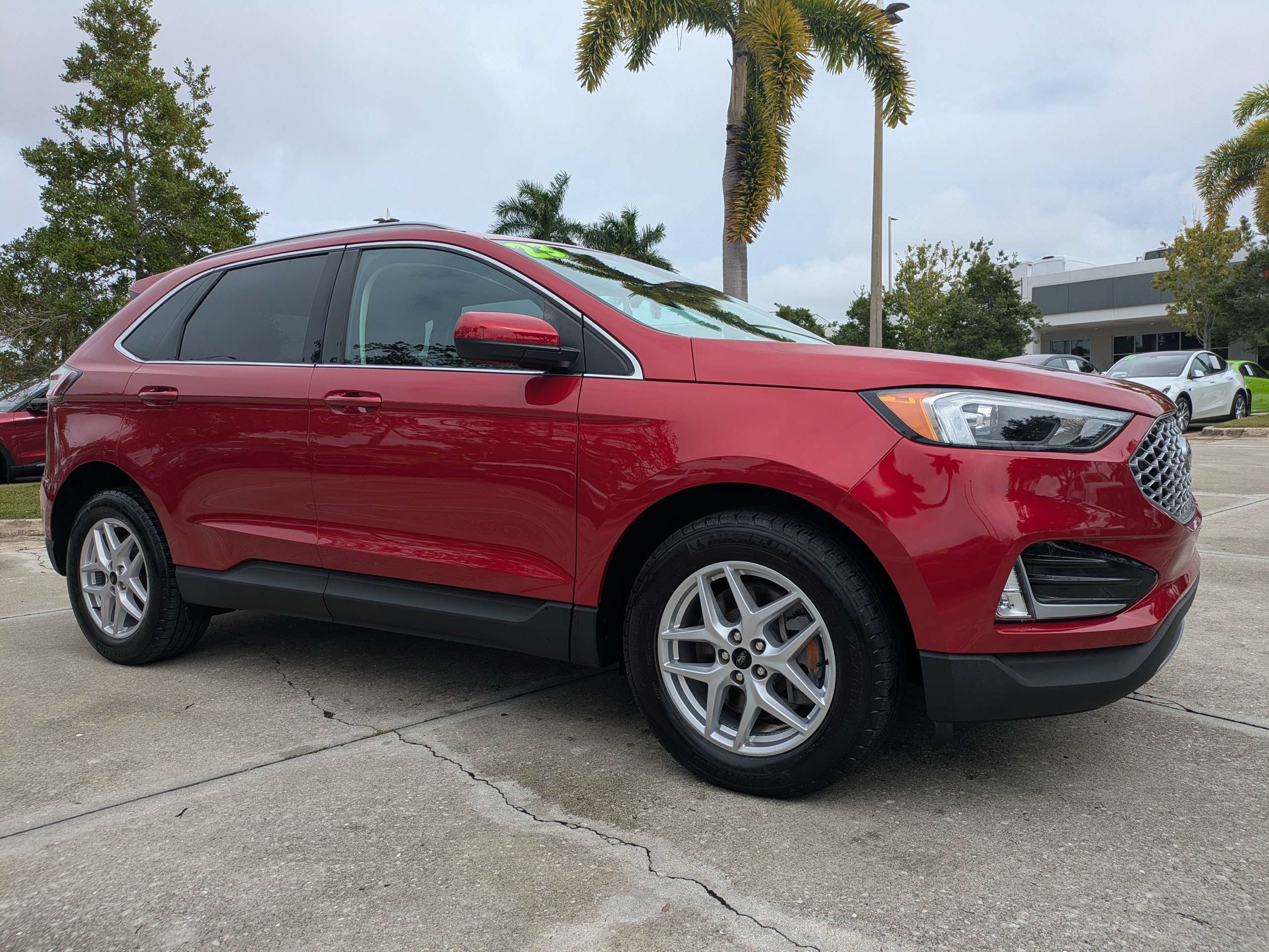Used 2023 Ford Edge SEL w/ Convenience Package AWD/4WD image 2