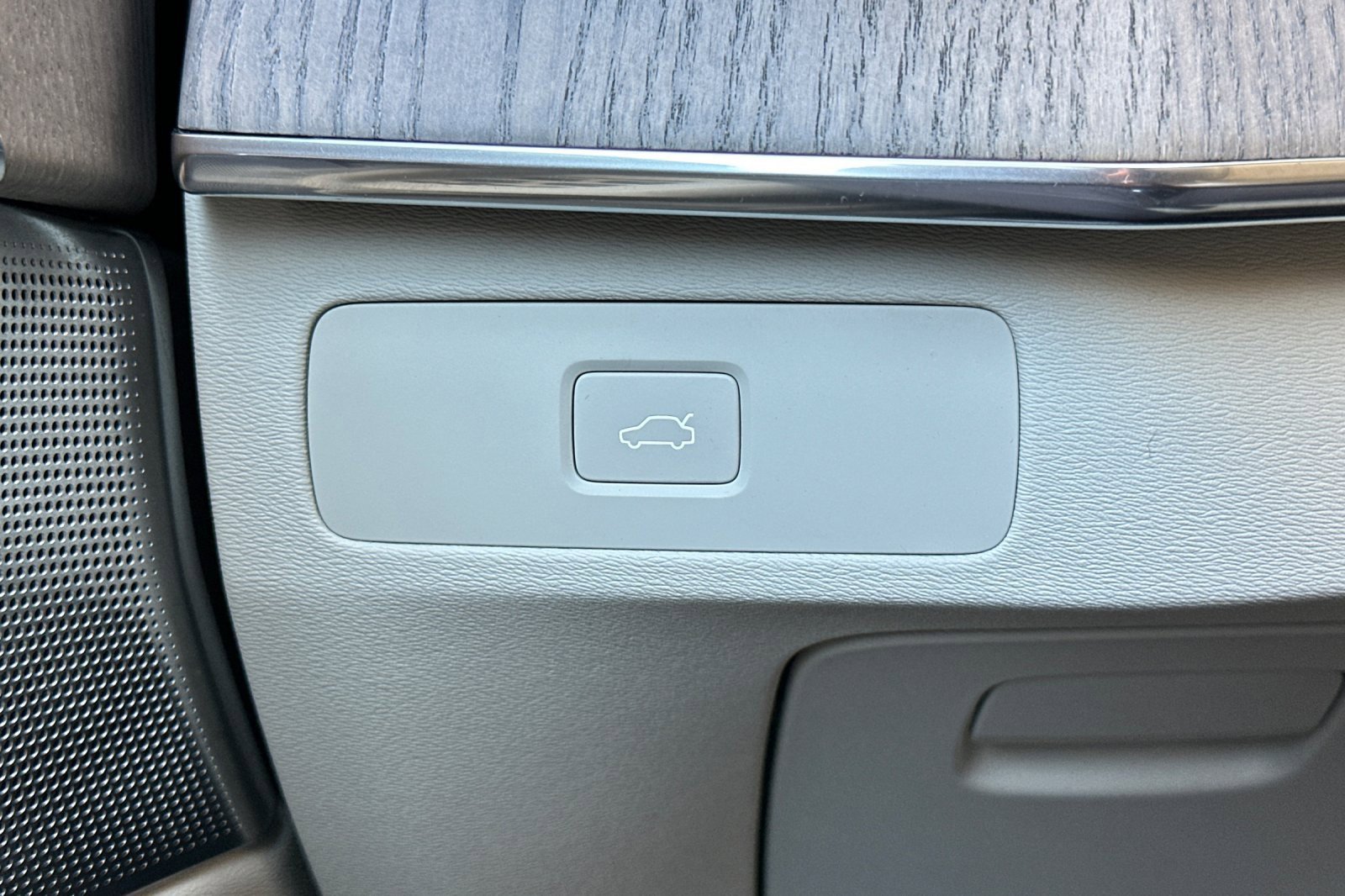 Used 2023 Volvo XC90 B6 Ultimate w/ Lounge Package image 33