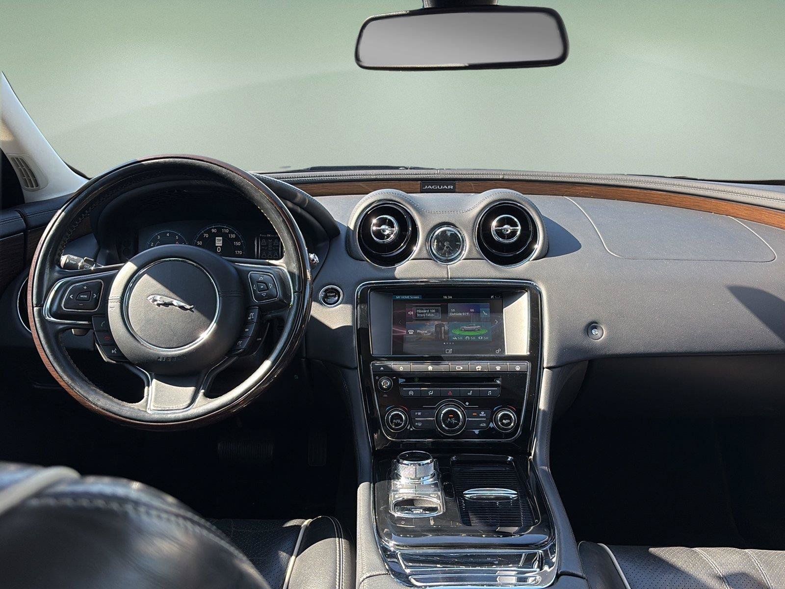 Used 2016 Jaguar XJ Supercharged RWD image 9
