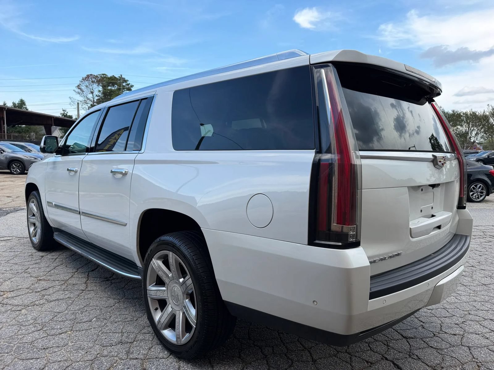 Used 2018 Cadillac Escalade ESV Luxury RWD image 6