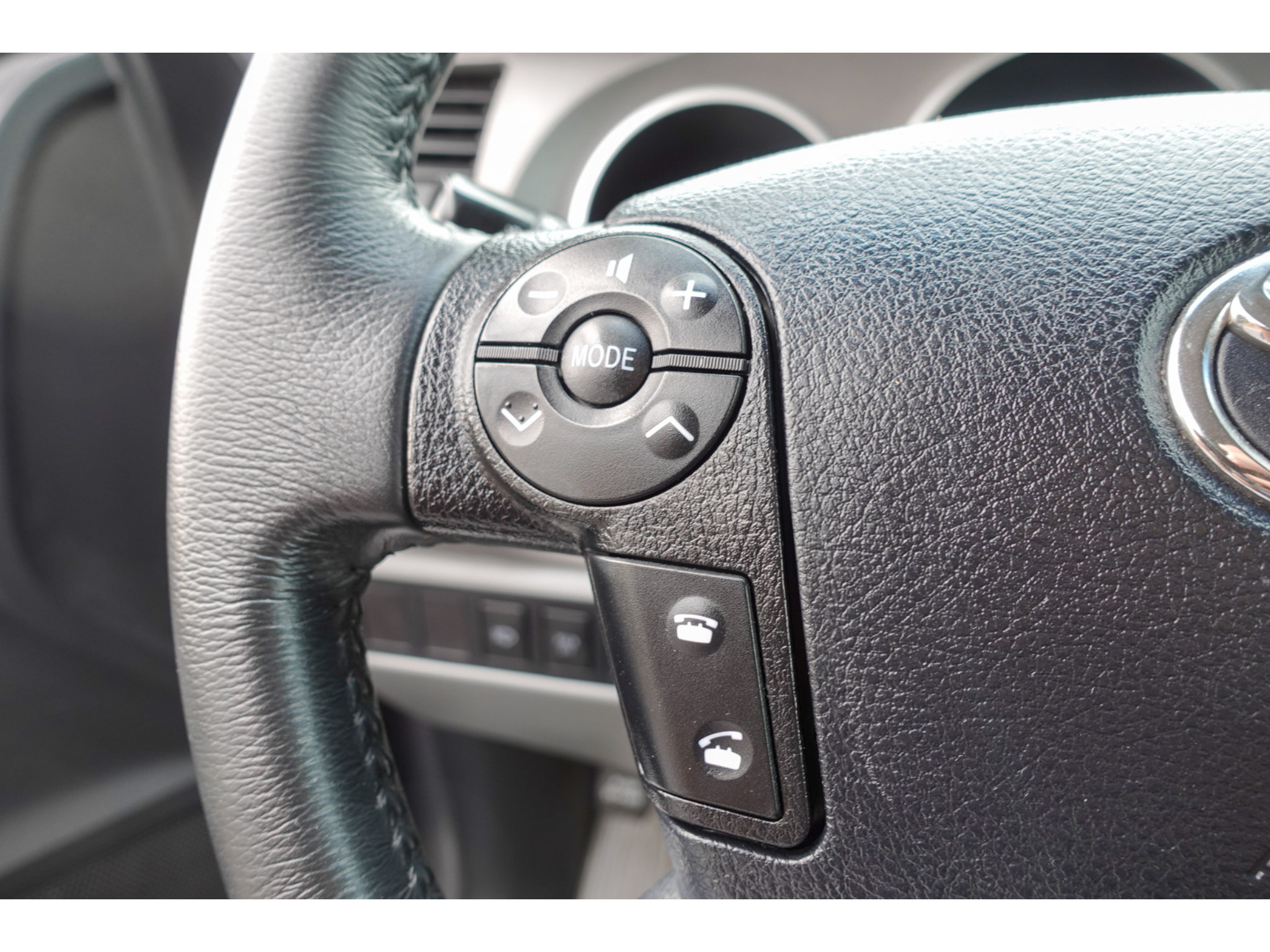 Used 2011 Toyota Sequoia SR5 AWD/4WD image 15