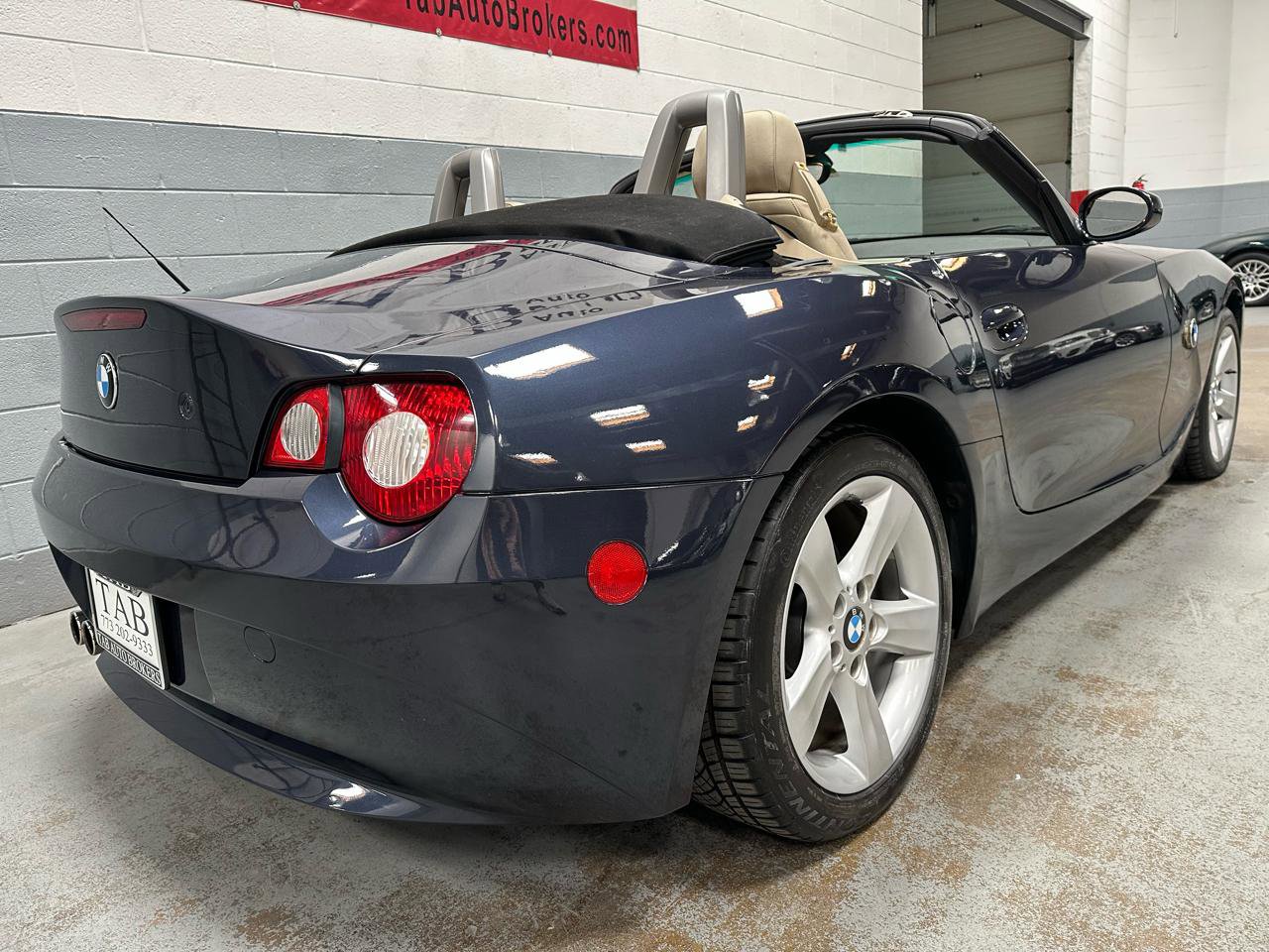 Used 2005 BMW Z4 3.0i image 3