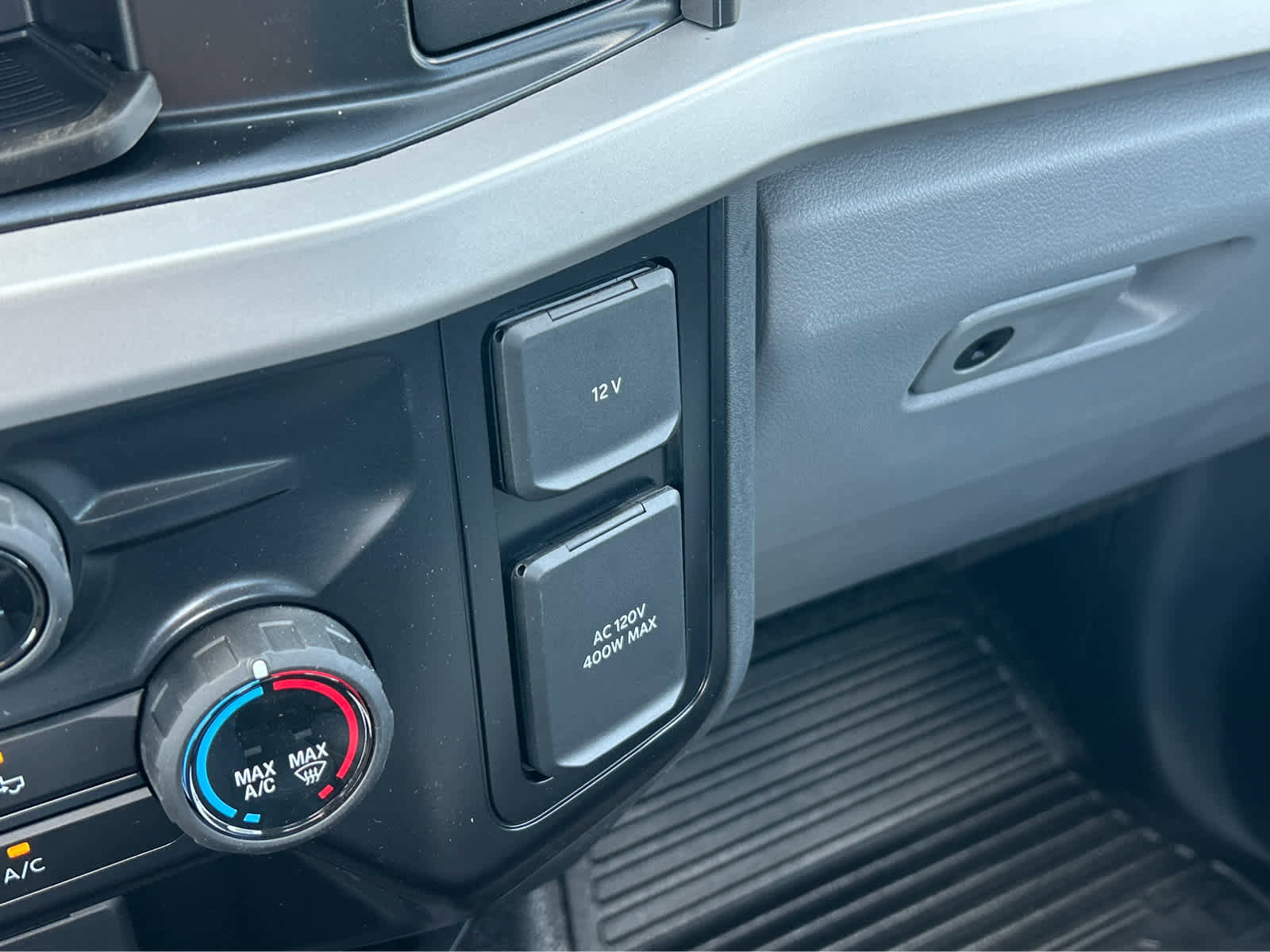 New 2025 Ford F550 4x4 Regular Cab Super Duty image 37