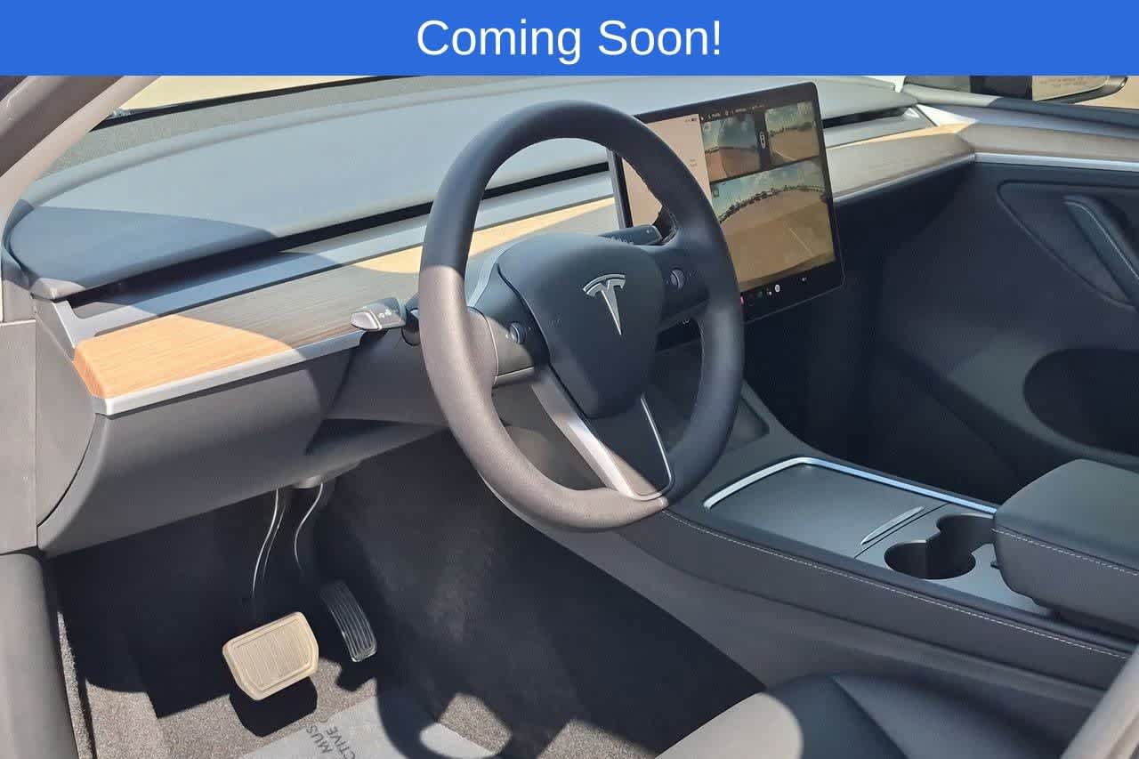 Used 2024 Tesla Model Y Long Range AWD/4WD image 2