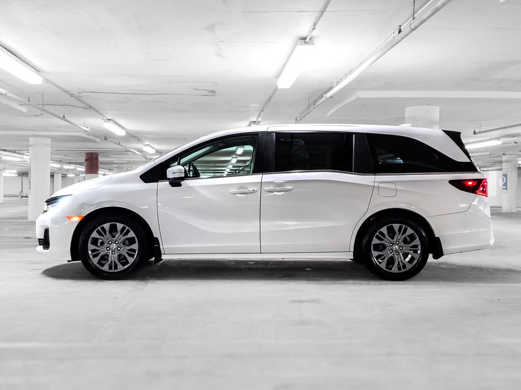 Used 2025 Honda Odyssey Touring image 13