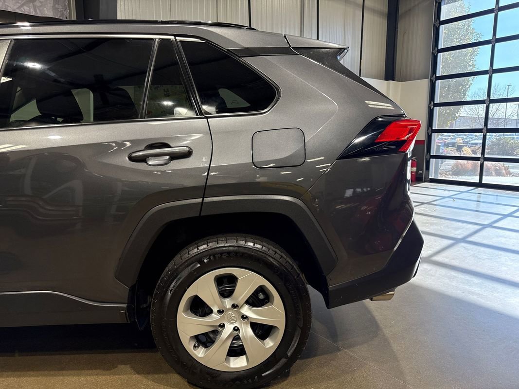 Used 2021 Toyota RAV4 LE AWD/4WD image 57