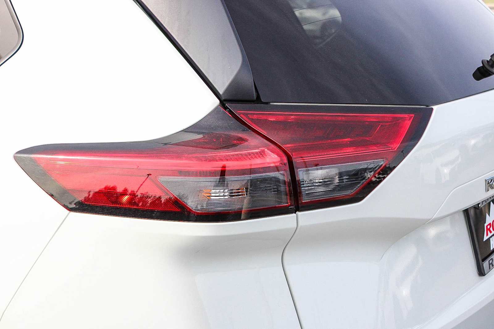 Used 2023 Nissan Rogue S image 7