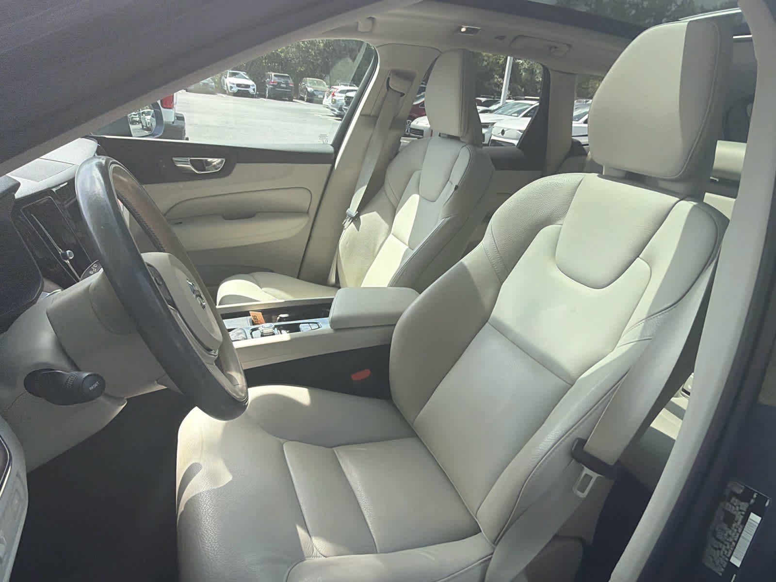 Used 2021 Volvo XC60 T5 Momentum w/ Advanced Package image 25