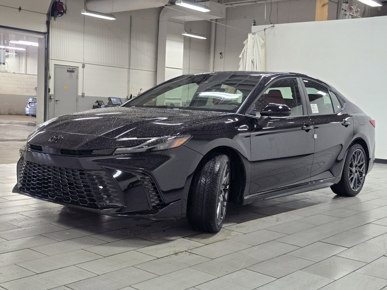 New 2026 Toyota Camry Hybrid FWD image 13