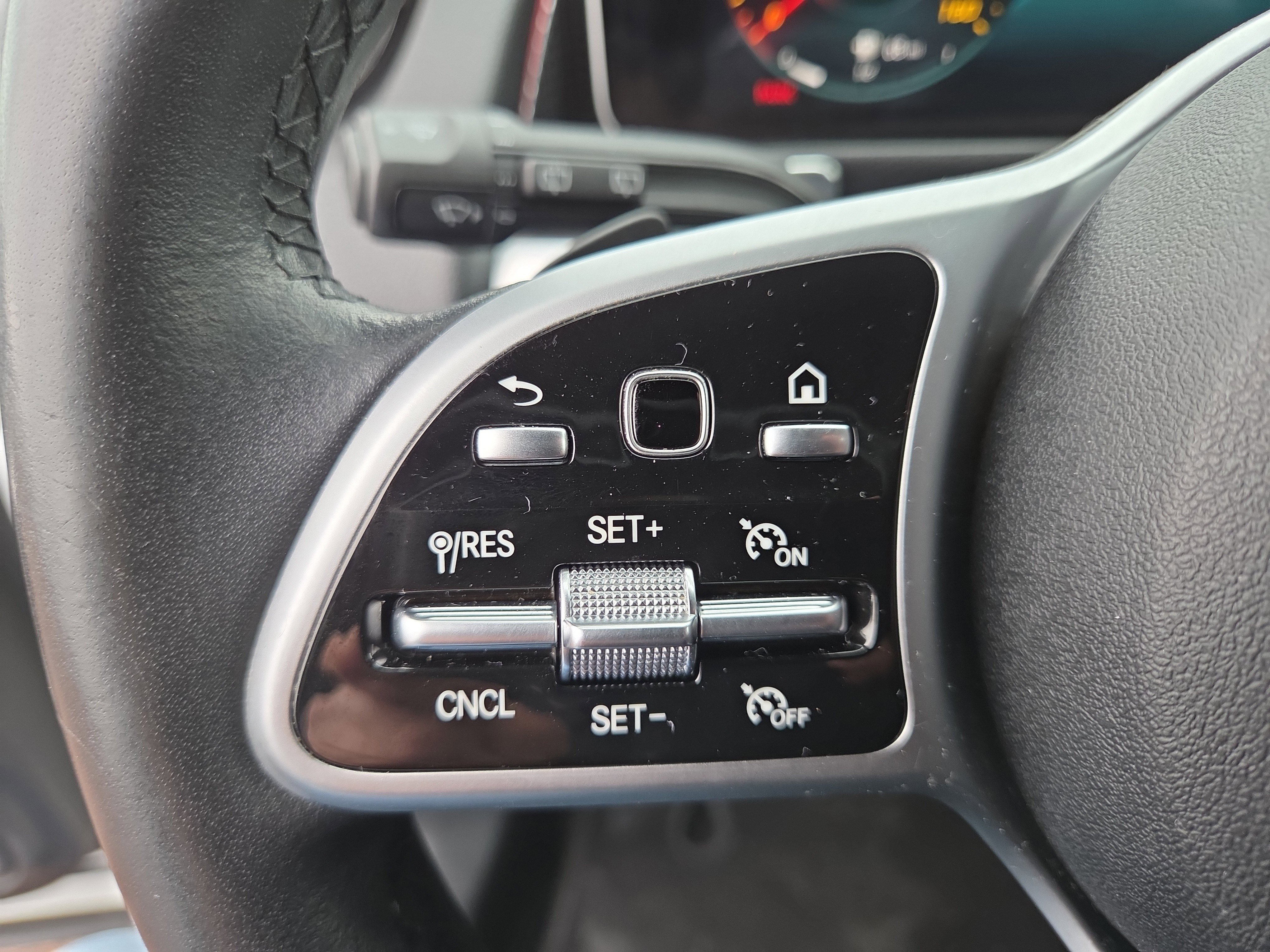 Used 2020 Mercedes-Benz GLB 250 4MATIC image 25