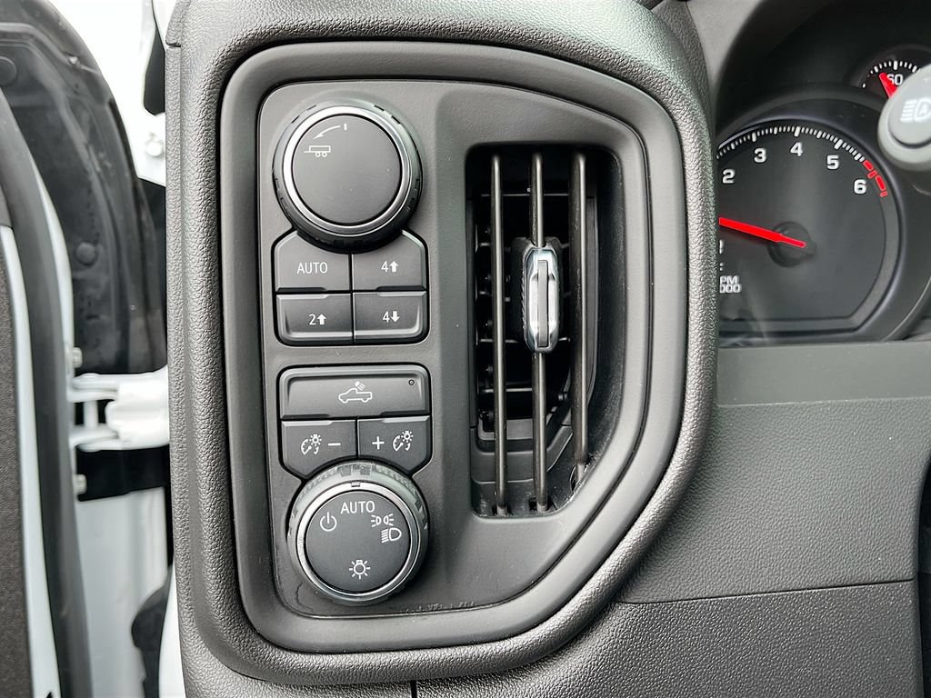 Used 2024 Chevrolet Silverado 1500 Custom Trail Boss w/ LPO, Dark Essentials Package AWD/4WD image 10
