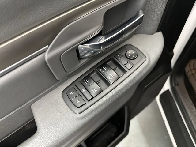 Used 2017 RAM 2500 SLT AWD/4WD image 18