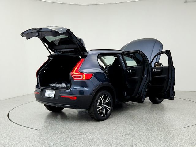 New 2026 Volvo XC40 B5 Core w/ Climate Package image 11