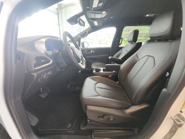 New 2026 Chrysler Pacifica Select image 32