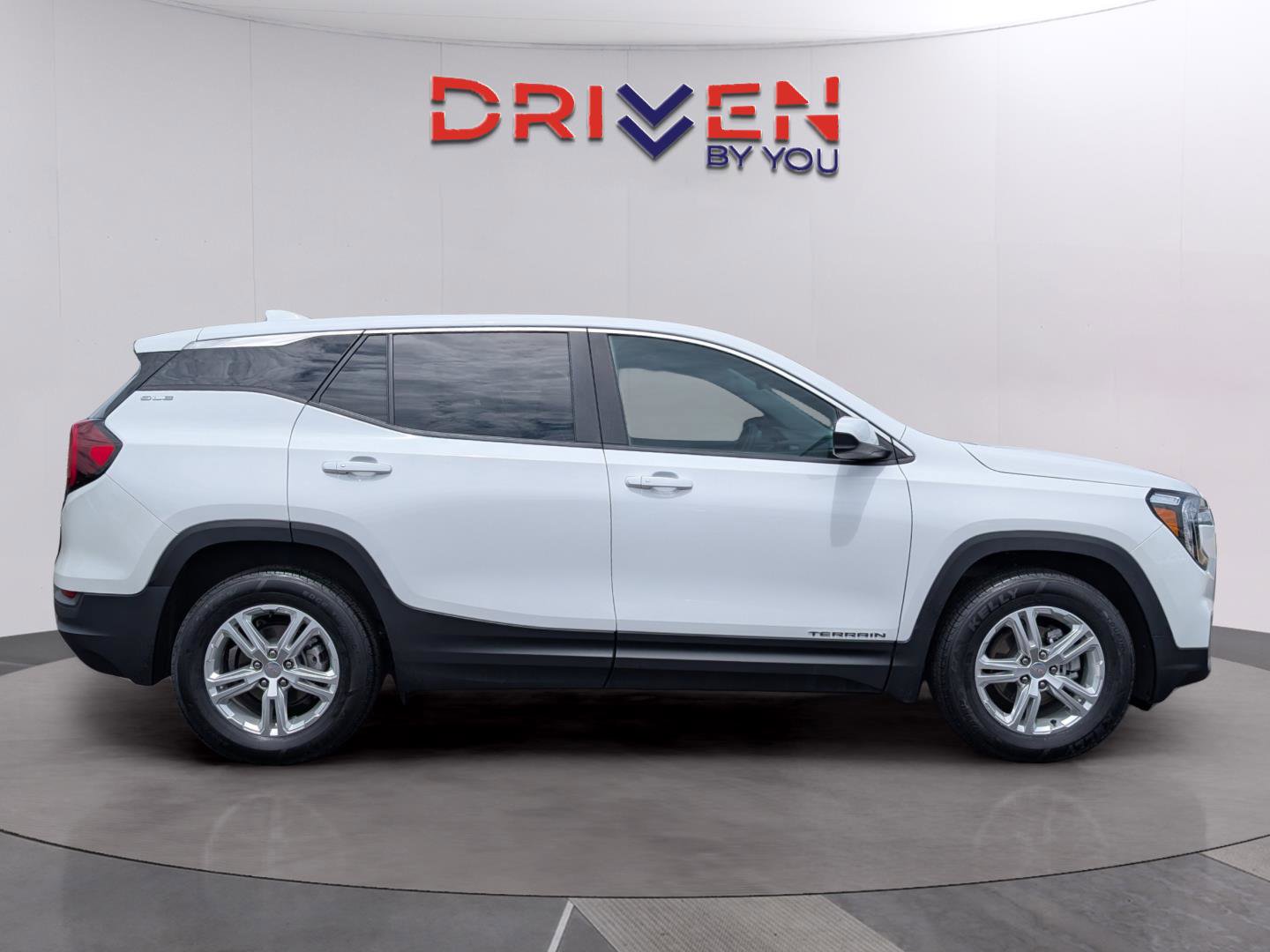 Used 2024 GMC Terrain SLE FWD image 6