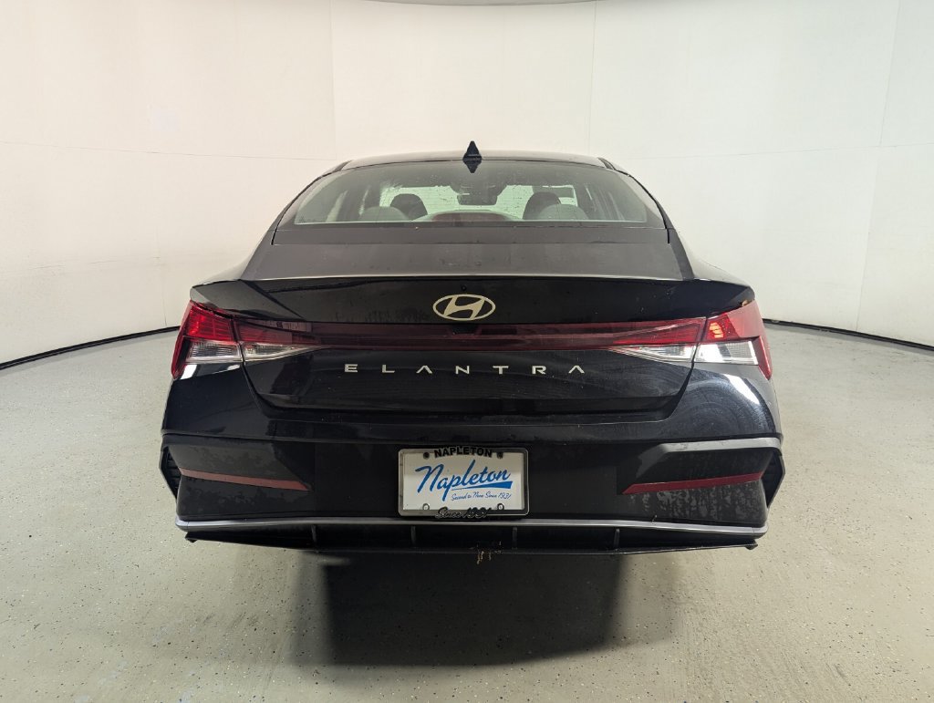 New 2026 Hyundai Elantra SE FWD image 6