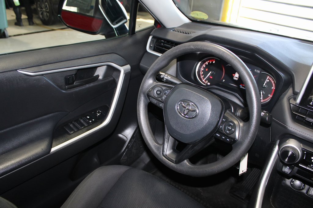 Used 2023 Toyota RAV4 LE image 21