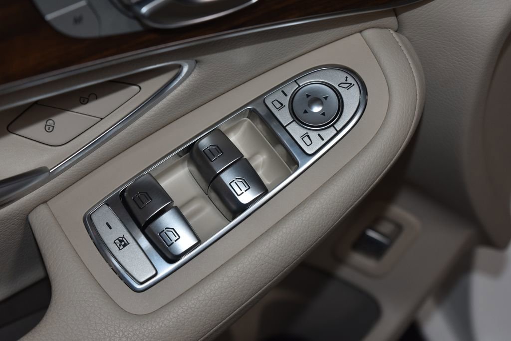 Used 2022 Mercedes-Benz GLC 300 4MATIC image 6