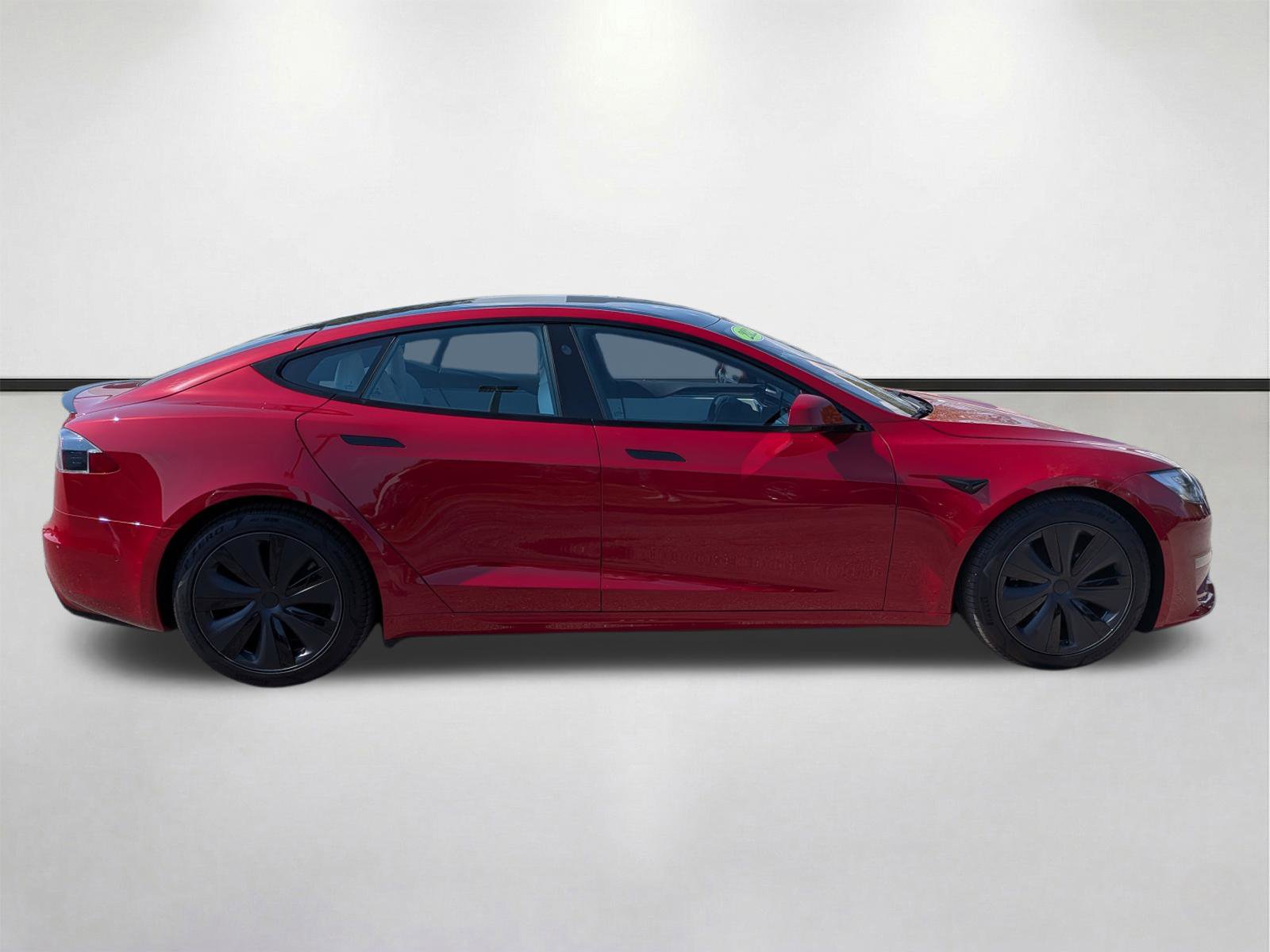 Used 2022 Tesla Model S Plaid image 3