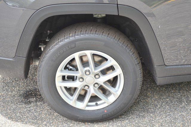 New 2025 Jeep Grand Cherokee L Laredo w/ Luxury Tech Group I image 11