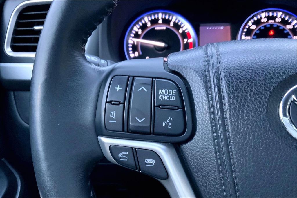 Used 2015 Toyota Highlander LE image 23