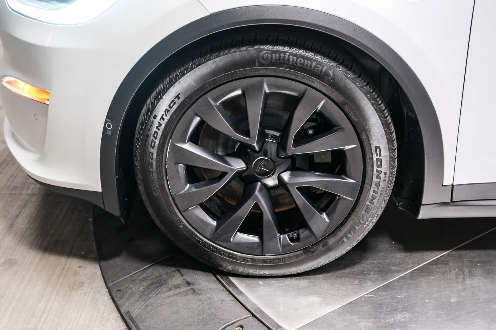 Used 2023 Tesla Model X AWD/4WD image 11