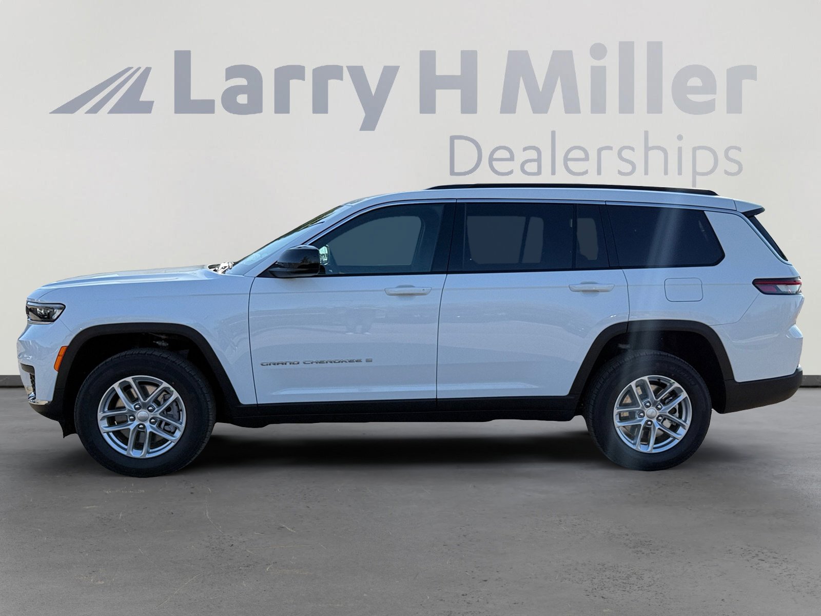 New 2025 Jeep Grand Cherokee L Laredo w/ Luxury Tech Group I image 2