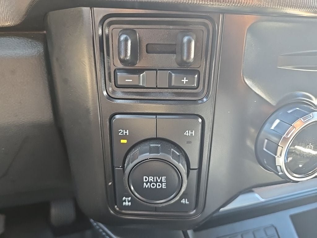 Used 2025 Ford F350 Platinum AWD/4WD image 21