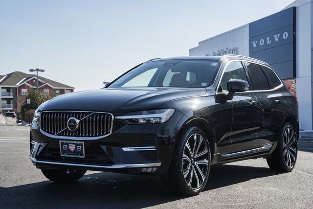 Certified 2023 Volvo XC60 B6 Ultimate w/ Protection Package Premier image 3